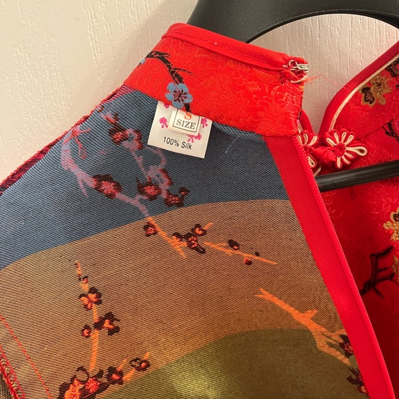 Red dress size small 100% silk - Picture 9 of 9